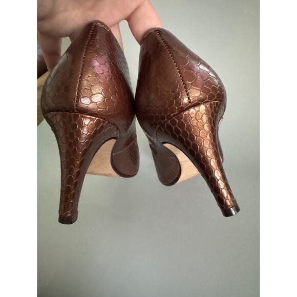 Talbots Womens Brown Round Toe Slip On Stiletto Pump Heels Size 9.5 B Metallic - Picture 8 of 8
